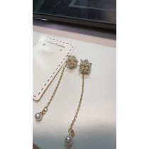 珍珠垂墜耳環